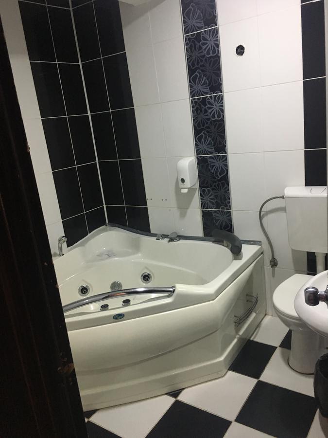 Garni Hotel Rile Men Ni Eksteriør bilde