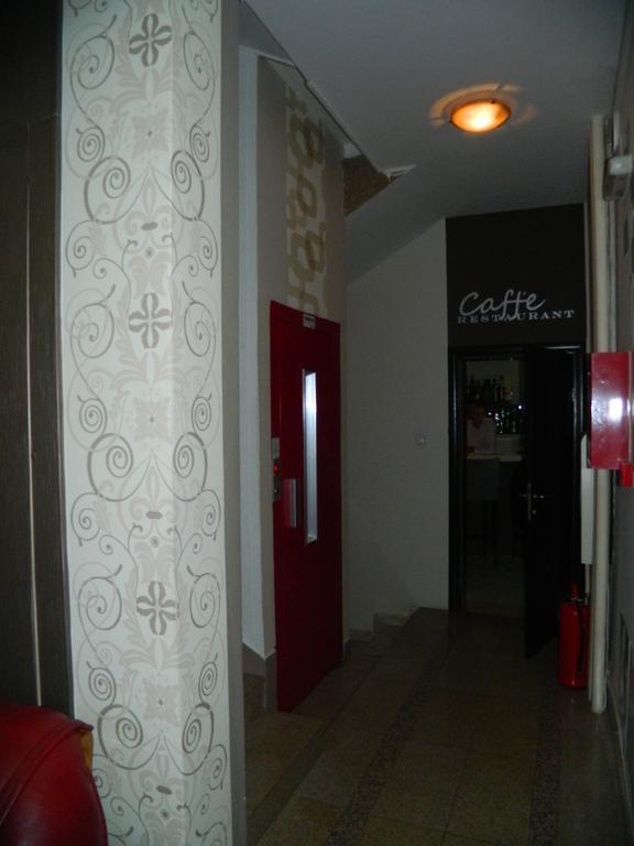 Garni Hotel Rile Men Ni Eksteriør bilde