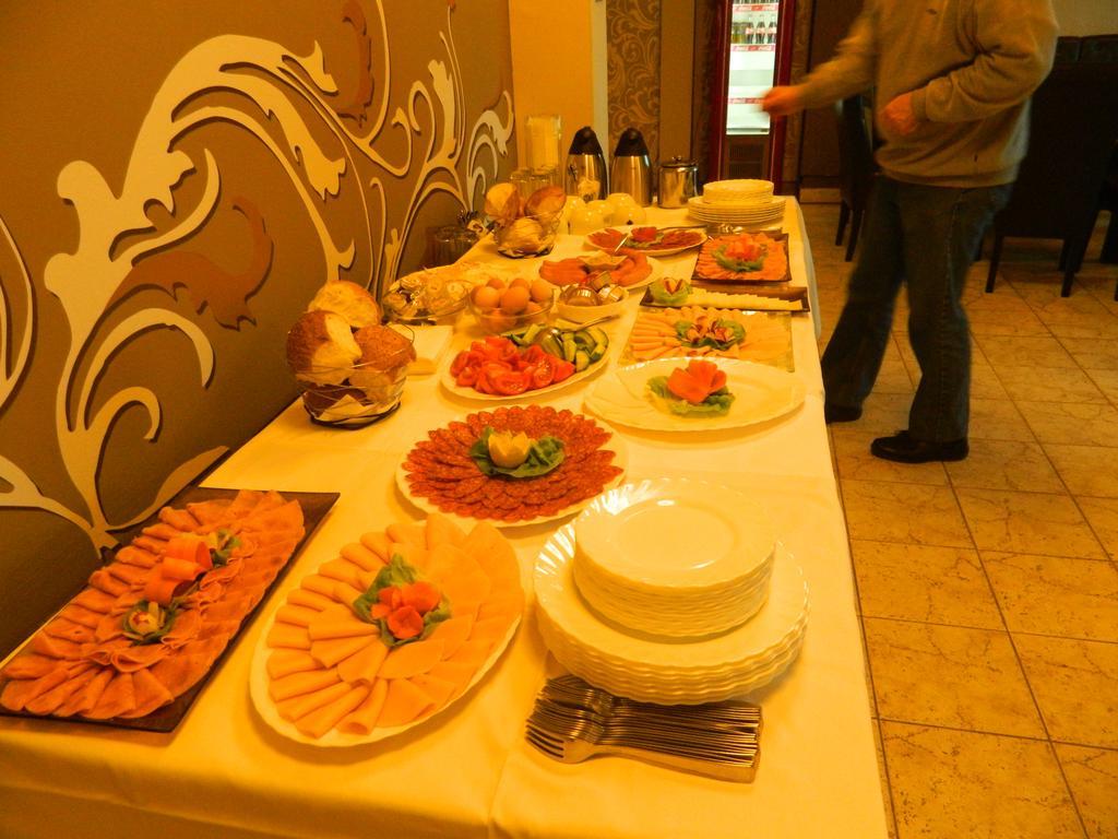 Garni Hotel Rile Men Ni Eksteriør bilde